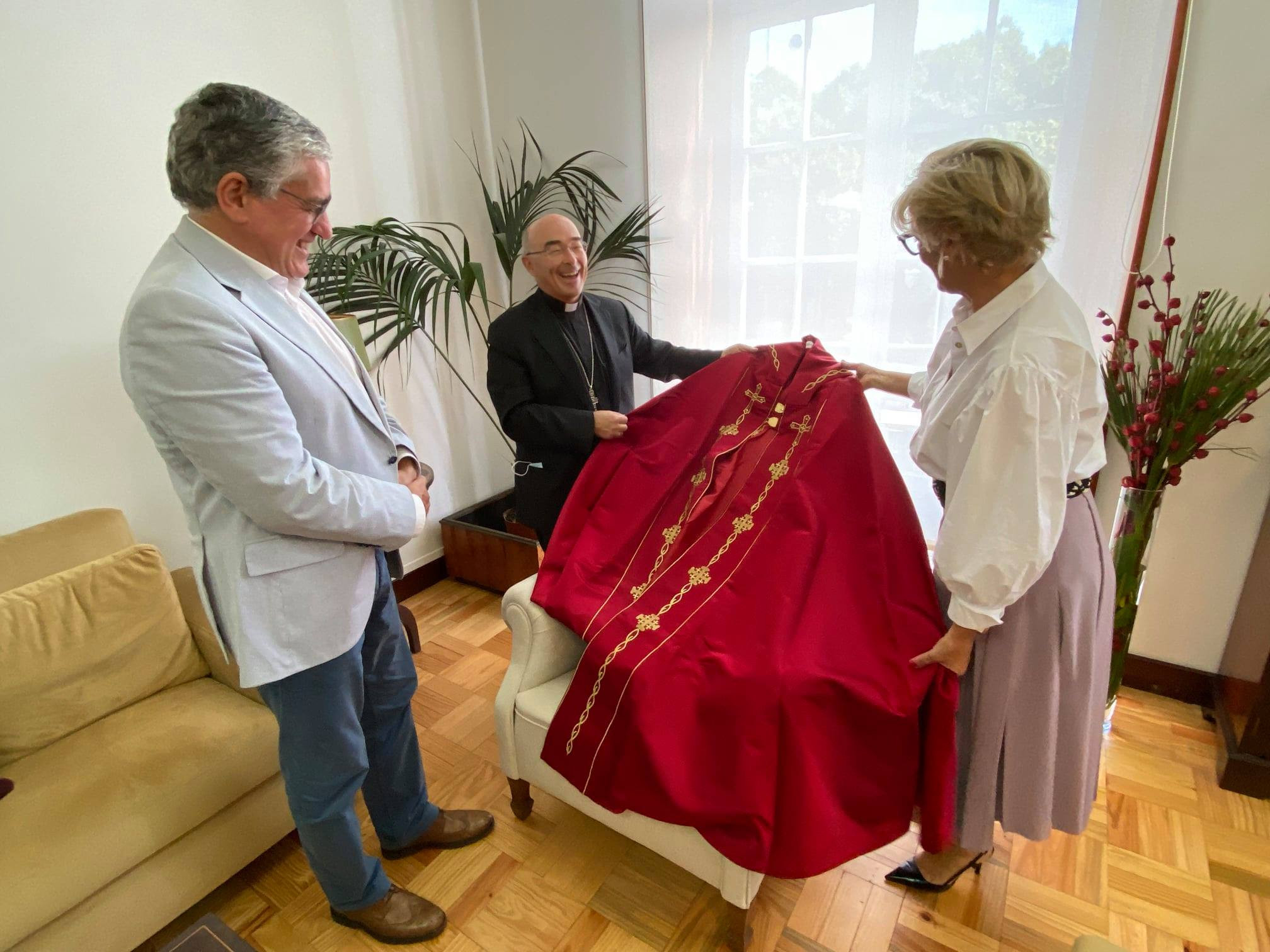 Funchal's Bishop ornamented with Madeira Embroidery